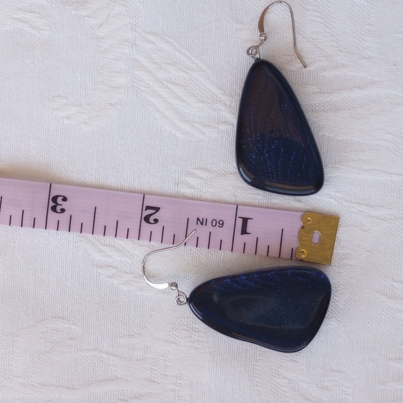 Faux blue monarch butterfly wing in acrylic lucite vintage hook earrings - Picture 5 of 5